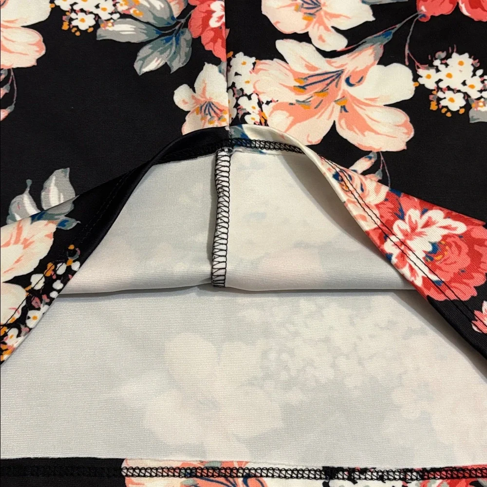 Charlotte Russe floral print skirt in size M - Picture 8 of 8